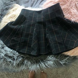 ⚡️BRAND NEW⚡️ high waisted pleated skirt